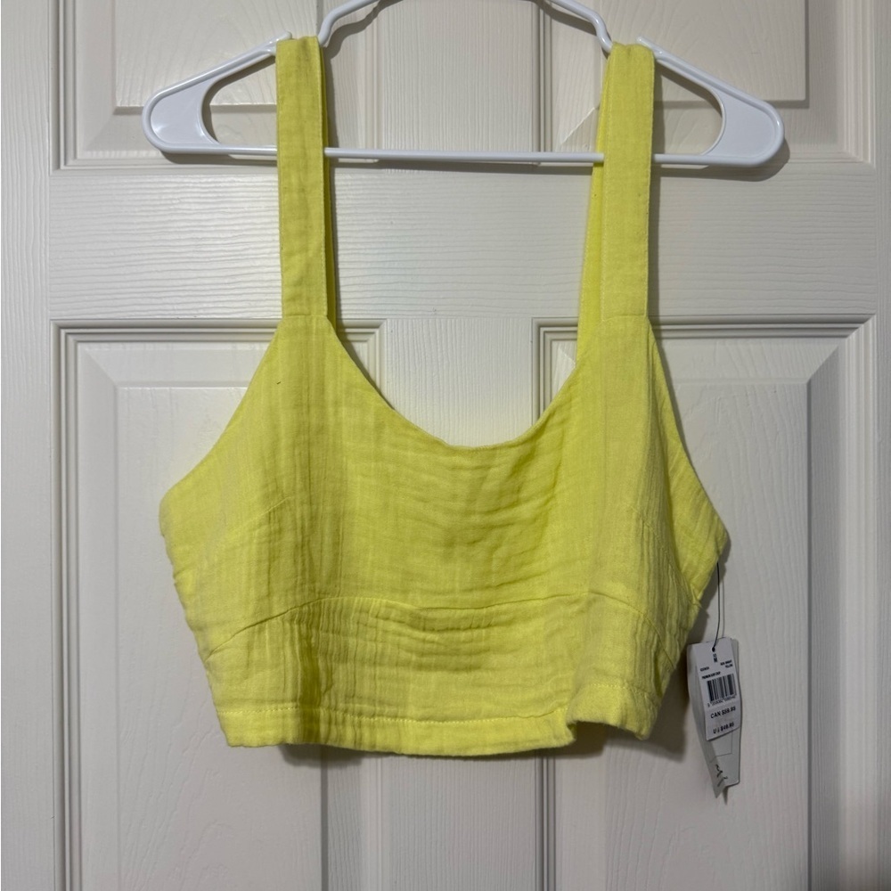 Rip curl cropped top size medium in yellow NWT
